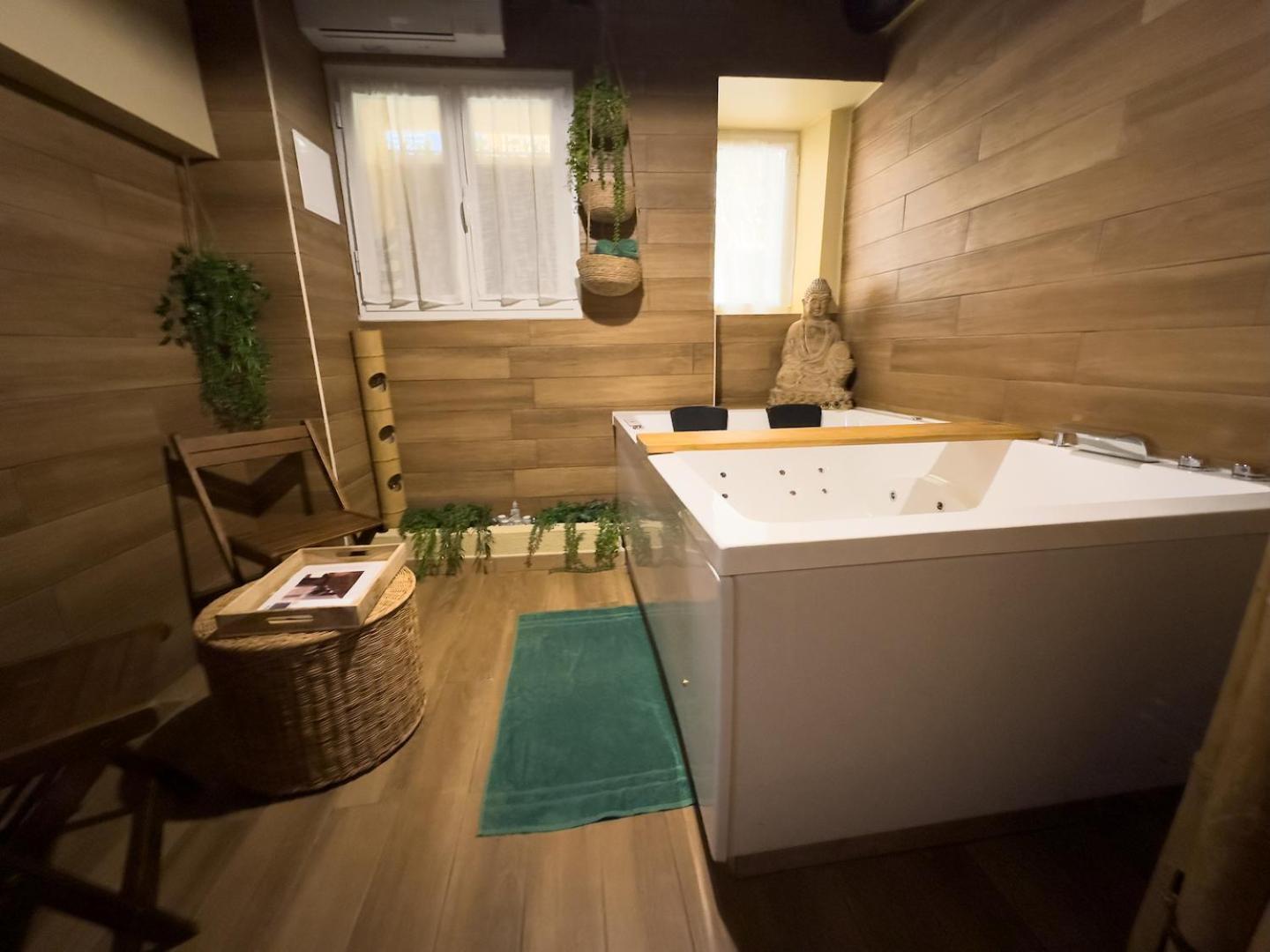 Le Balneo Jacuzzi Vieil Antibes Safranier Apartment ภายนอก รูปภาพ
